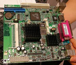 Efficeon TM8600 + Uli M1652 в форм-факторе Mini-ITX