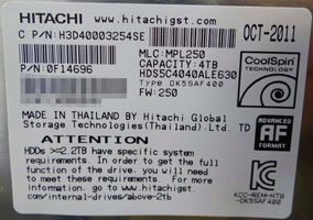 Этикетка 4-ТБ 3,5-дюймового жёсткого диска Hitachi Deskstar 5K4000