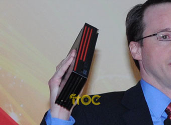 Рик Бергман показывает Radeon HD 6990(?)