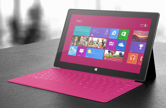 Планшет Microsoft Surface с пристёгнутой клавиатурой