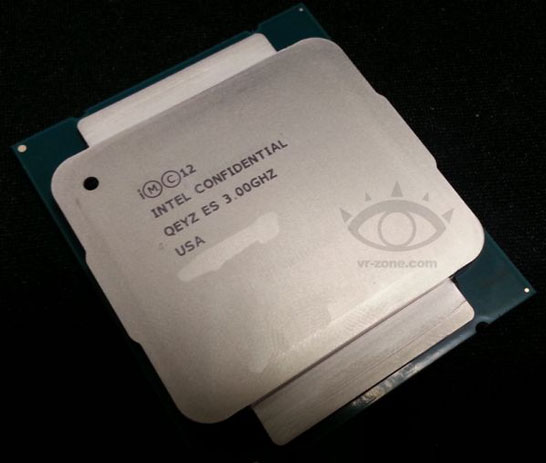 Фотография инженерного образца процессора Intel Haswell-E