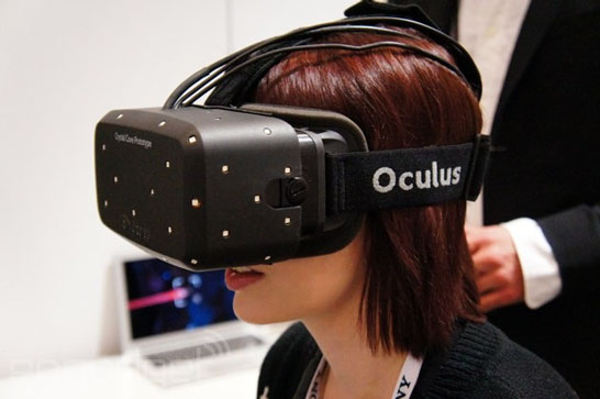 Очки Crystal Cove компании Oculus VR в работе