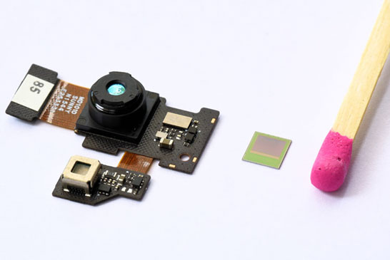 3D-камера PHAB2 Pro (слева) и датчик изображения Infineon (справа)