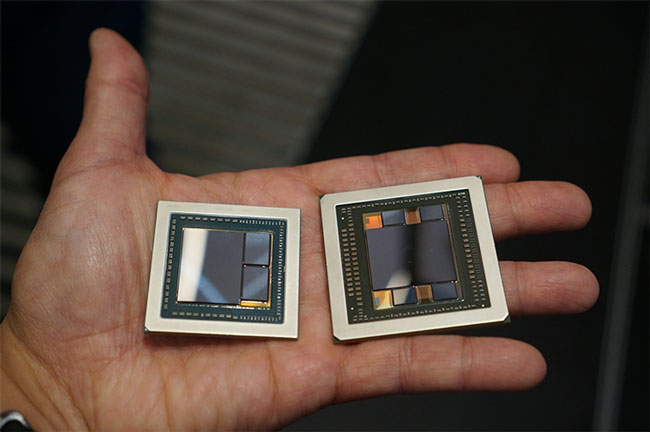 GPU AMD Vega 10 (слева, справа GPU Fiji) с двумя микросхемами Samsung HBM2 первого поколения